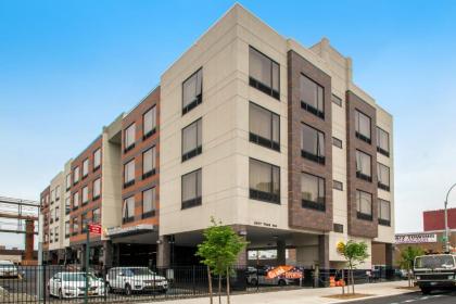 Comfort Inn & Suites near Stadium Bronx